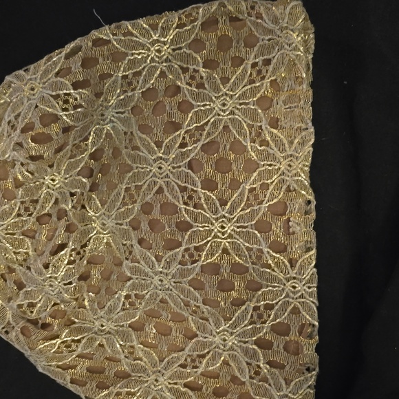 Woman's Hat - Picture 3 of 5